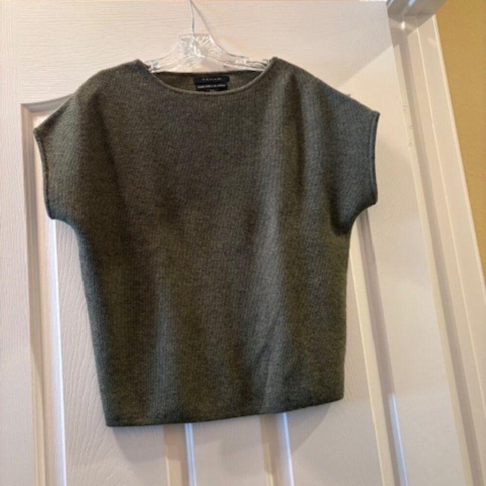 Tahari 100% Cashmere sweater/Vest